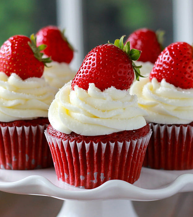 Juicy Strawberry Cupcakes